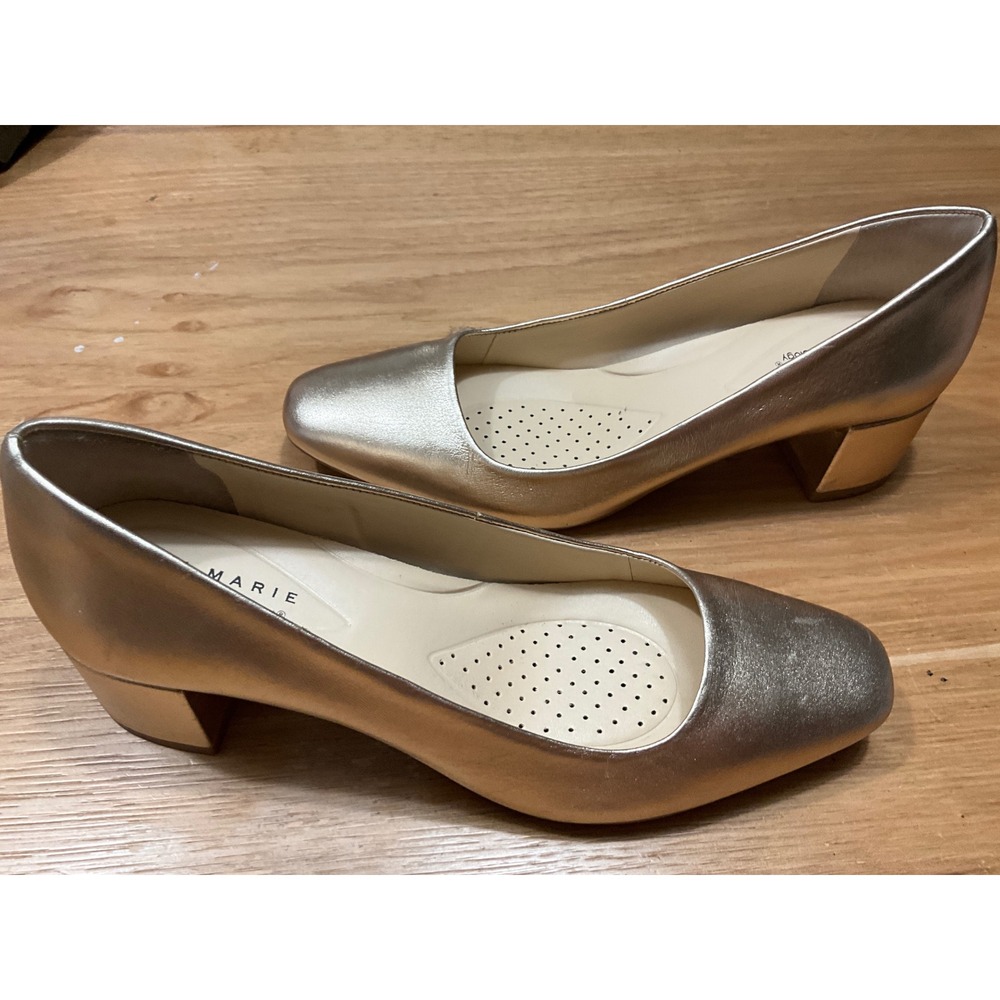 Alex Marie Womens Metallic Gold Block Heel Pumps Almond Toe Size 7.5M